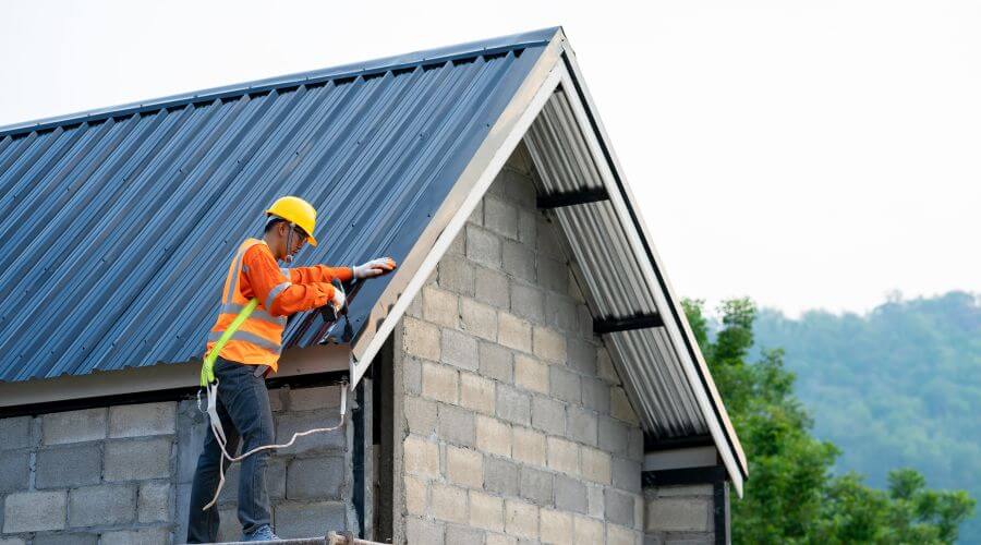 Professional residential roofers in Mora, MO